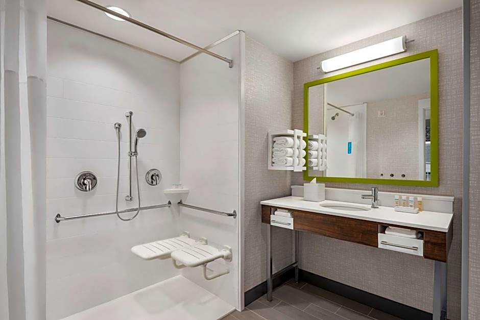 Hampton Inn & Suites Kelowna, British Columbia, Canada