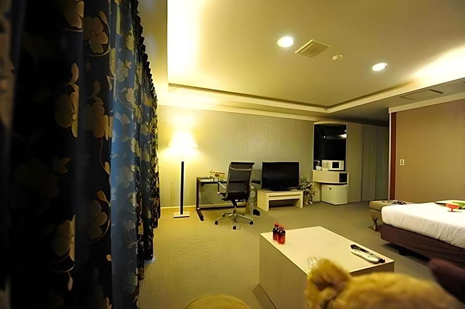 Metro Tourist Hotel Cheonan