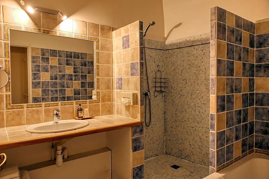 Logis Hotel La Bastide des Monges