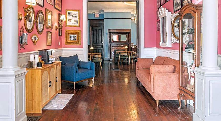 Hassinger Daniels Mansion Bed and Breakfast