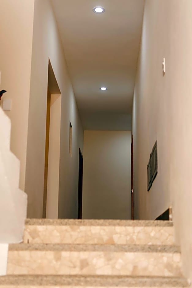 La Lola Hotel & Suites