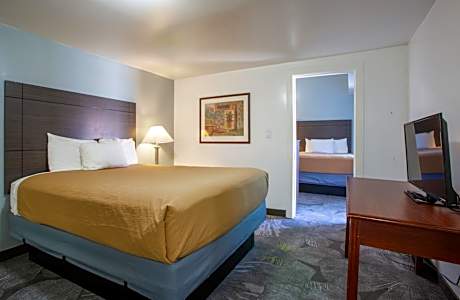 Queen Room with Three Queen Beds - Non-Smoking