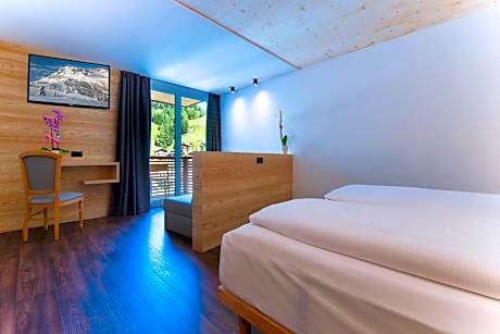 Deluxe Double or Twin Room with Mountain View