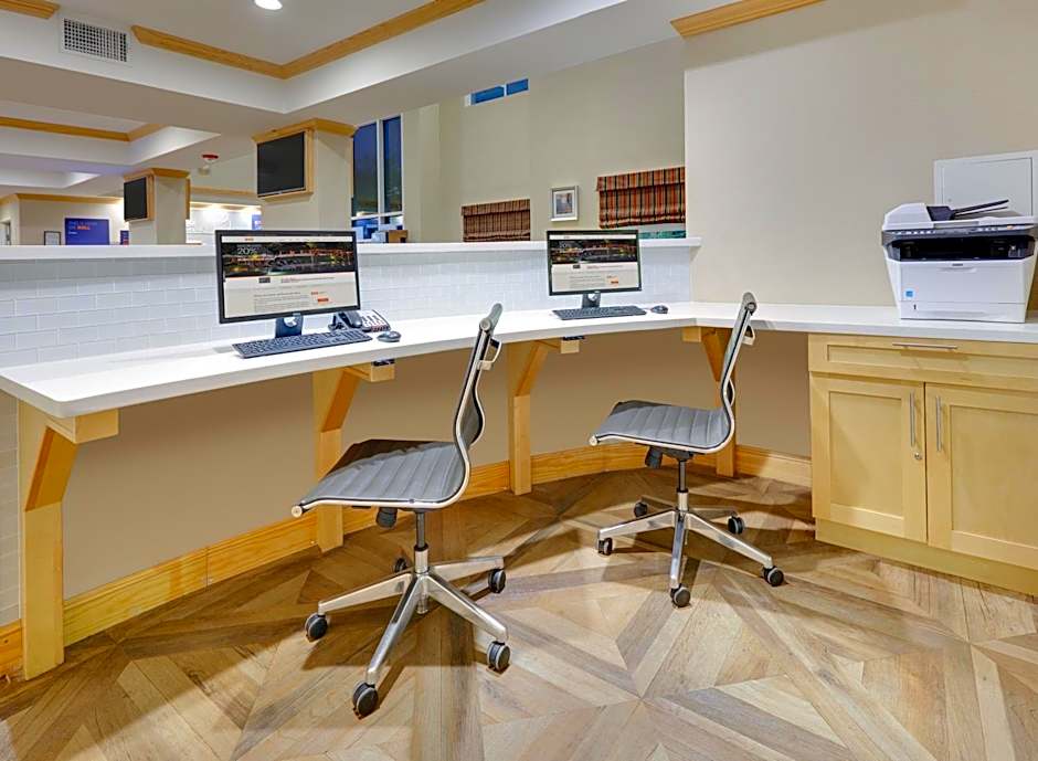 Holiday Inn Express & Suites San Antonio - Brooks City Base By IHG