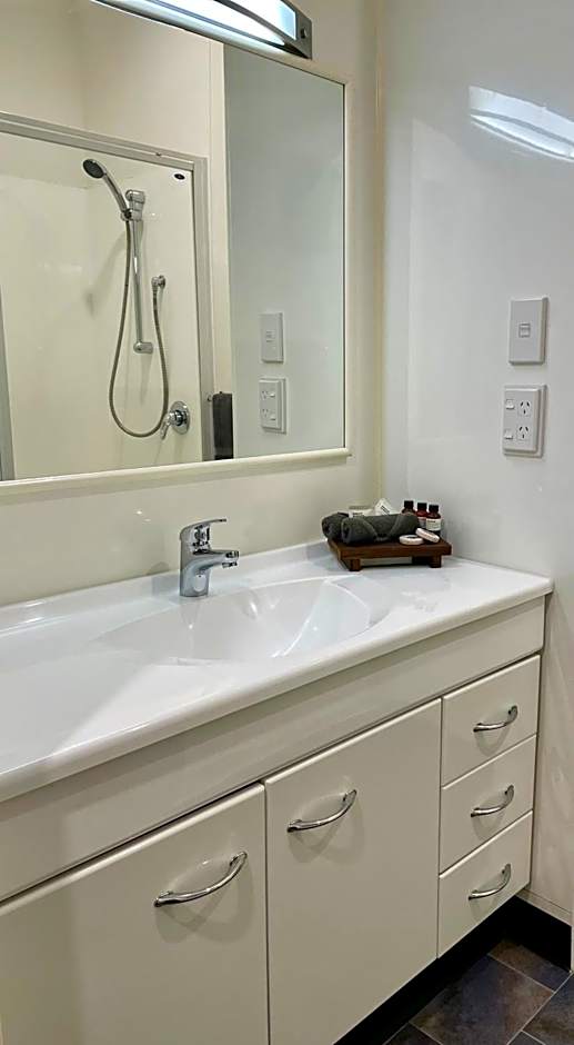 Baileys At The Beach Motel