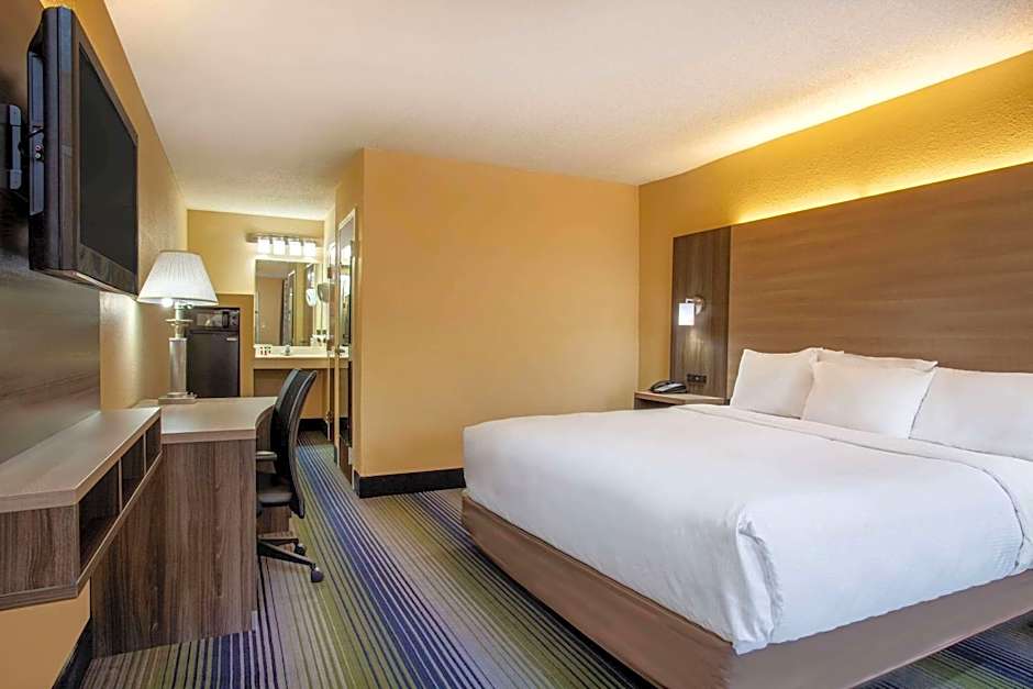 Baymont by Wyndham McDonough