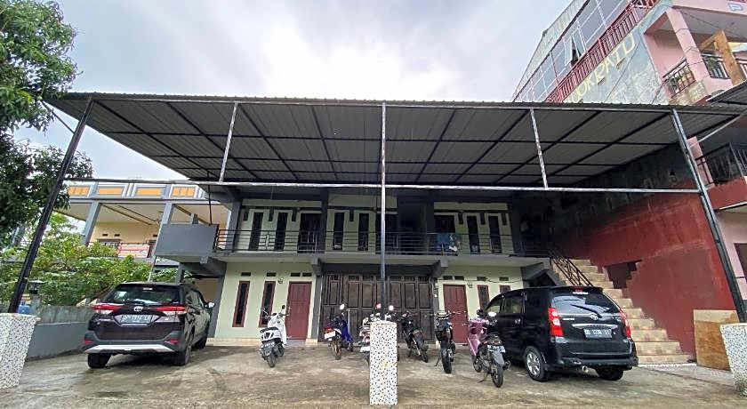 OYO 93414 Wisma Ratu Syariah Near SMP Negeri 2 Watang Pulu