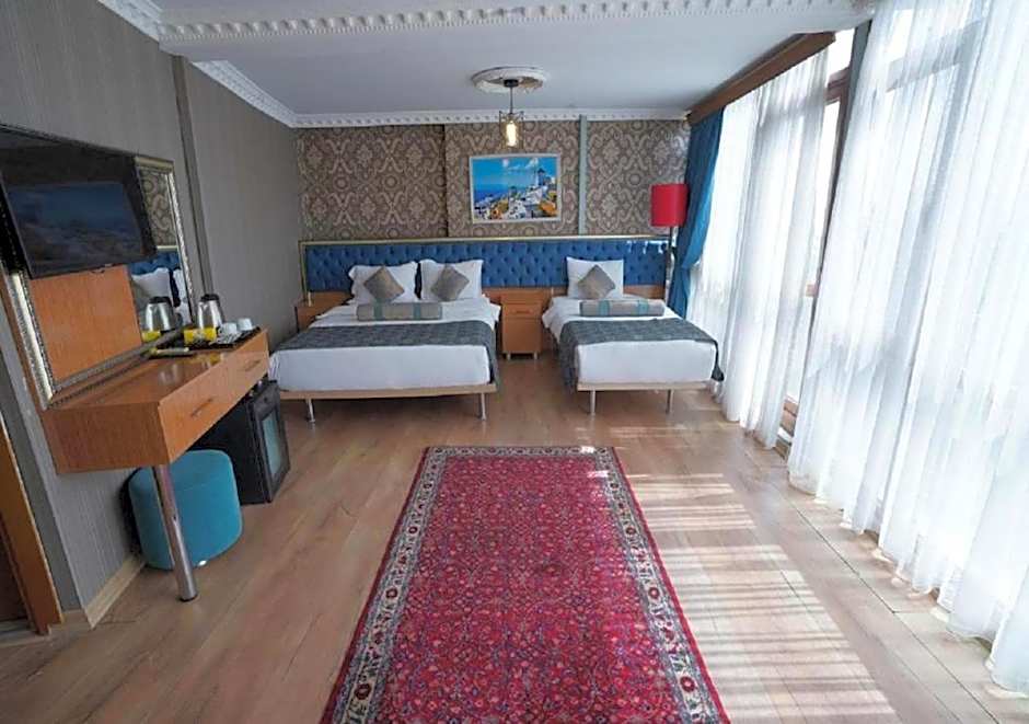 GOLDEN PALACE SEA ViEW