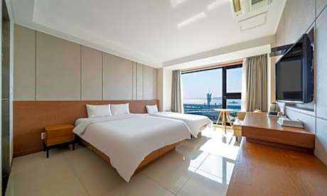 Premium Twin Room with Ocean View