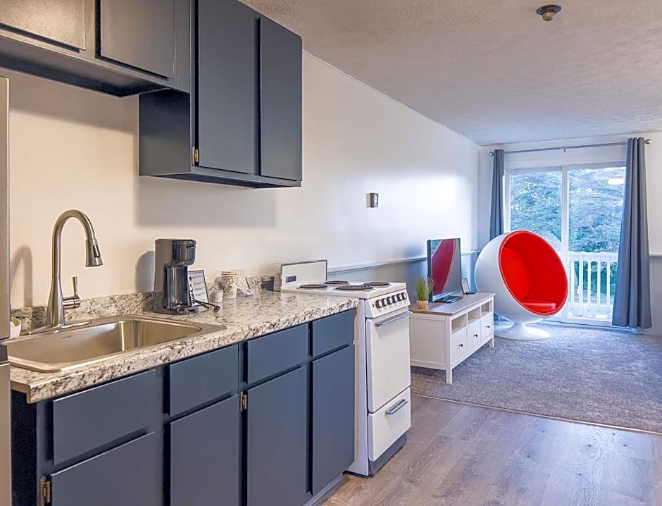 Inn Between the Beaches & Villager