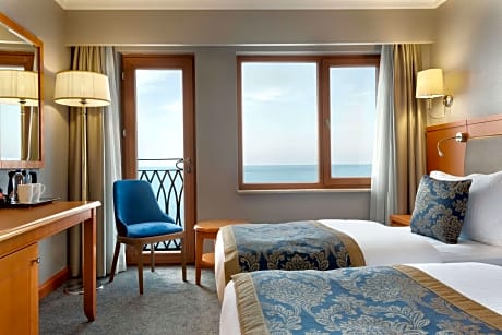 2 Twin Beds, Sea View