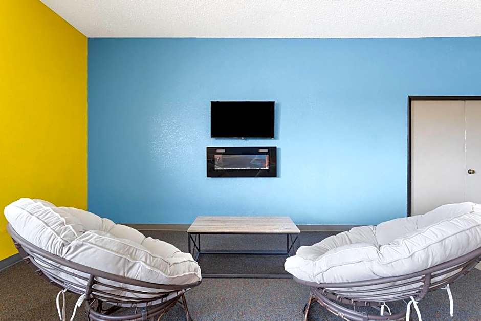 Days Inn by Wyndham Rawlins