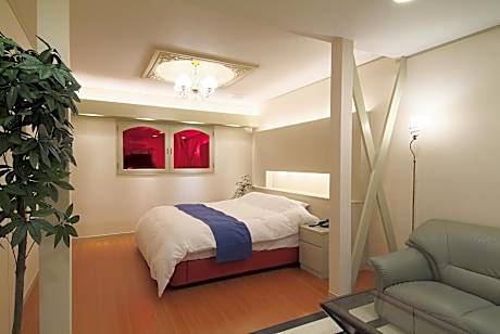 hotelLUANA 18歳未満入場禁止