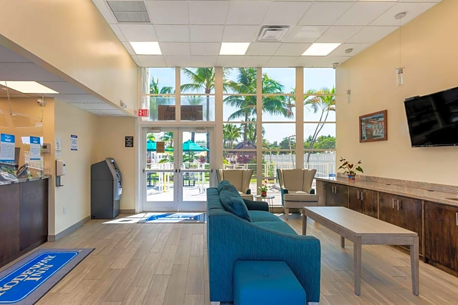 Downtown Hollywood Gardens Inn & Suites