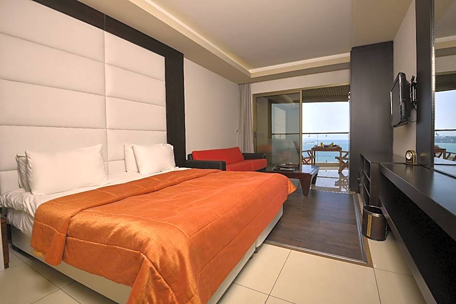 Photo 1 of 6 of Family Suite