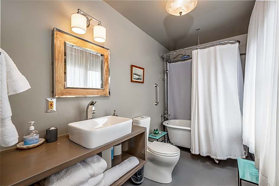 Nantucket Whale Inn, Half Moon Bay