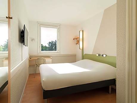 Double - Room With A Large Bed For 2 People