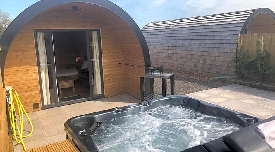 Superior Glamping Pod with Hot Tub