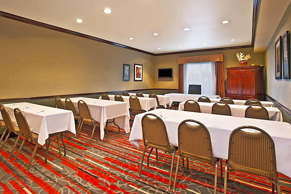 Holiday Inn Express Hotel & Suites Columbus Southeast By IHG