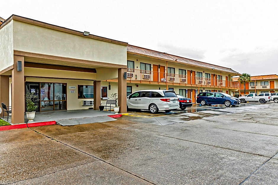 OYO Hotel Lake Charles Hwy 10
