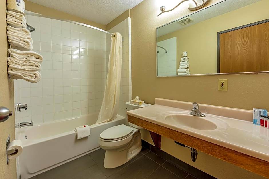 Super 8 by Wyndham Kamloops BC