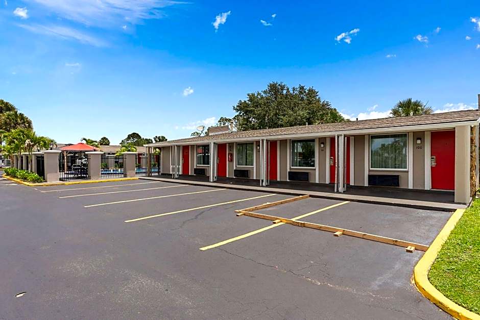 Super 8 by Wyndham Kissimmee-Orlando