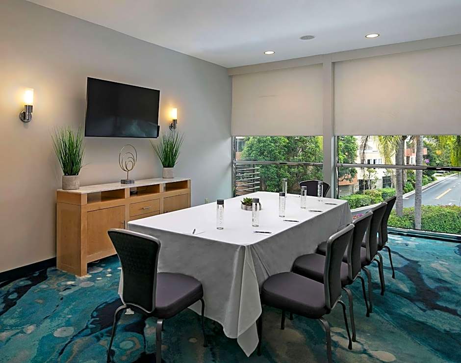 The Belamar Hotel Manhattan Beach, Tapestry Collection by Hilton