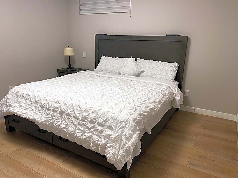 Private Entrance 2 Bed 1 Bath