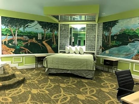 King Suite - Non-Smoking