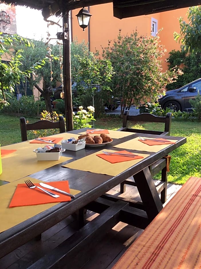 Bed & Breakfast Lucca Fora