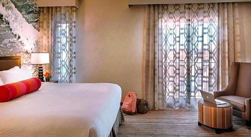 Courtyard by Marriott Anaheim Theme Park Entrance