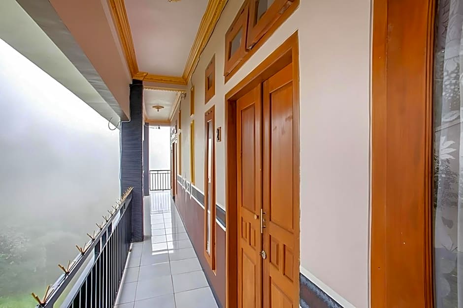 RedDoorz at Hotel Huni Raya Bromo