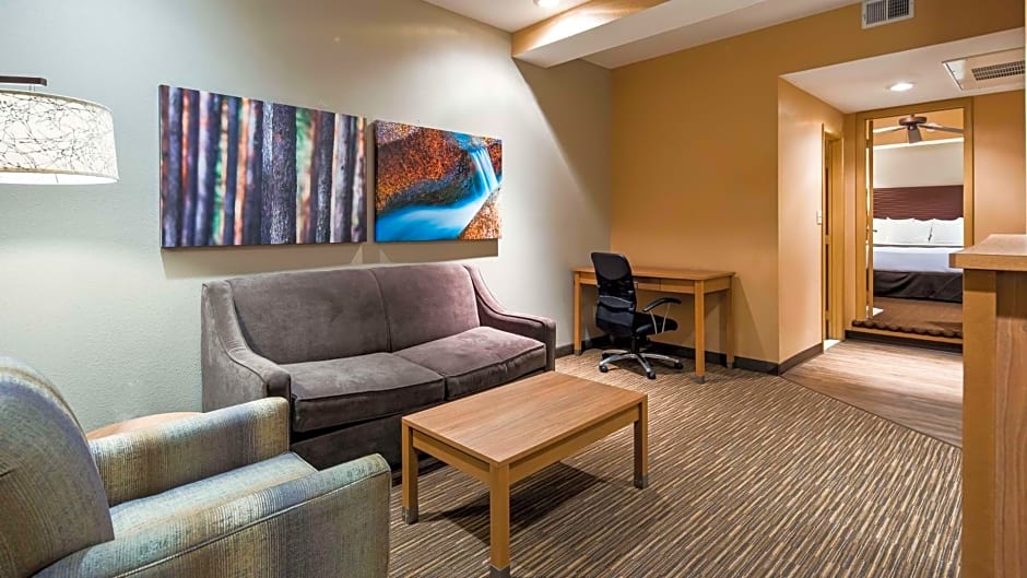 Best Western Plus Landing View Inn & Suites