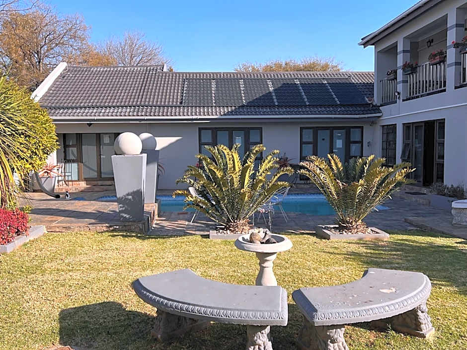 2 Op Terblanche Guesthouse