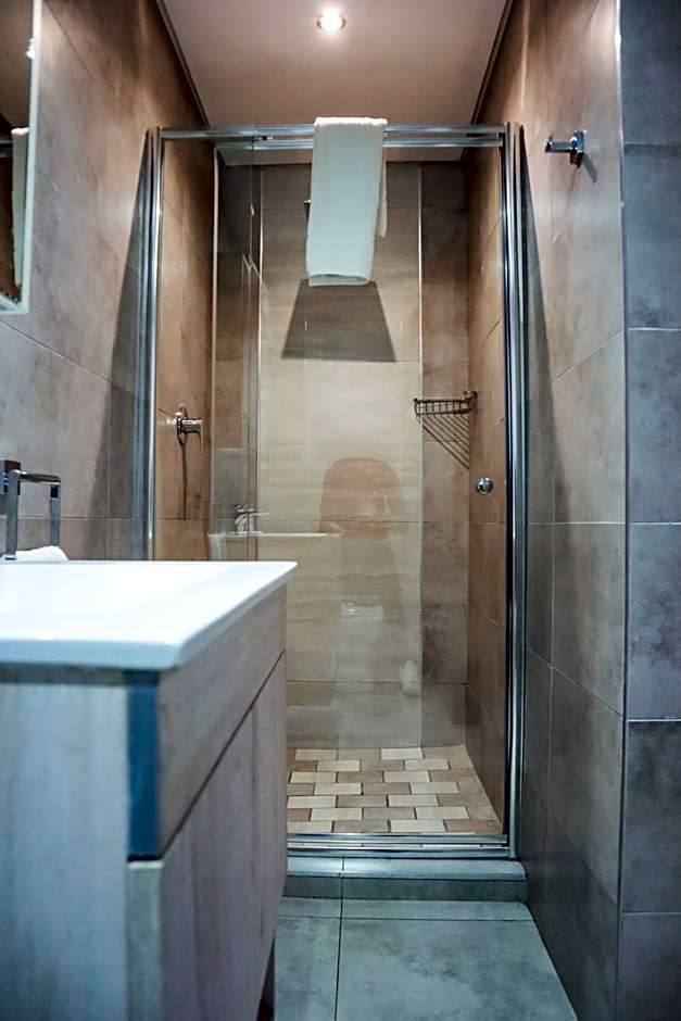 Cascades Guest Lodge