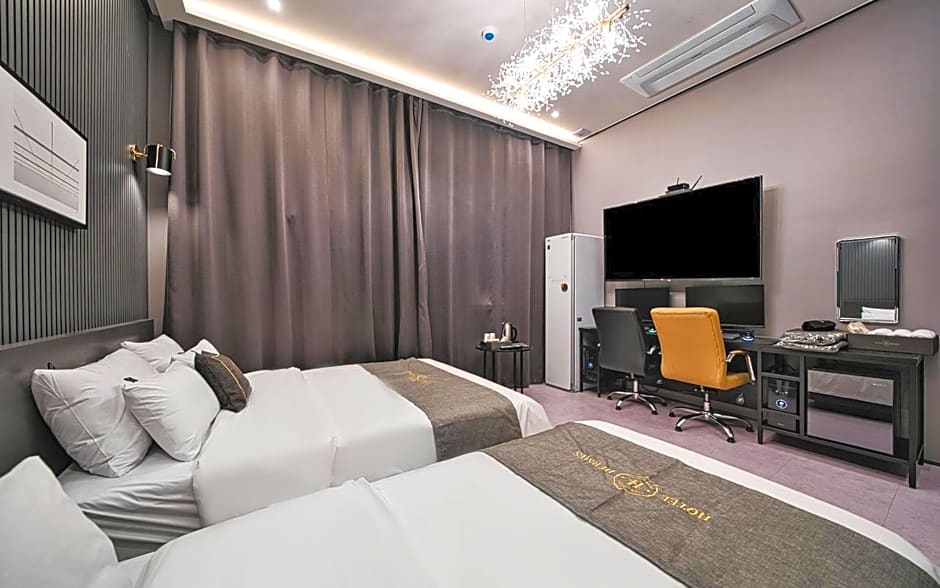 Hotel Hermes at Yongin Everland Station