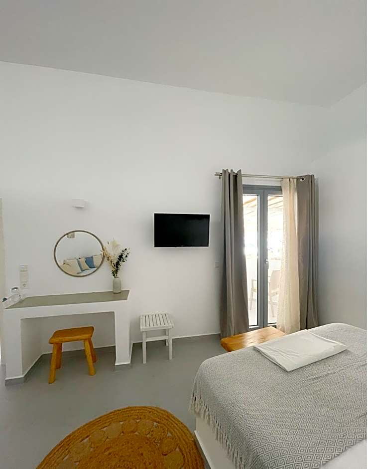 Kirki Rooms by the sea