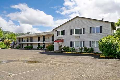Garibaldi Inn at the Bay