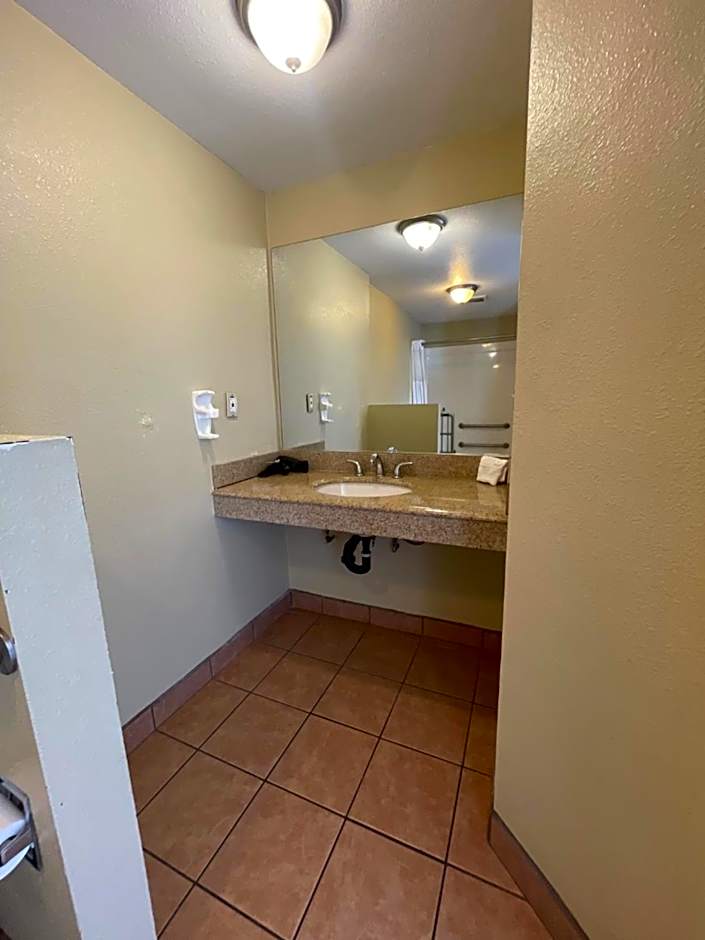Howard Johnson by Wyndham Ridgecrest, CA