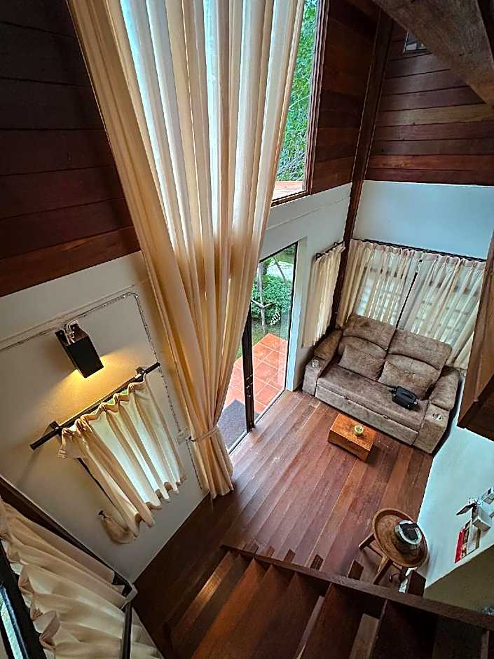 Baanrongmai Canal Front Cafe & Homestay 