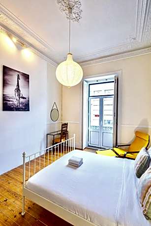 Queen Room with Shared Bathroom