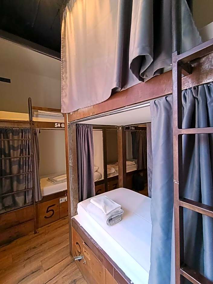 Black Swan Hostel Sevilla