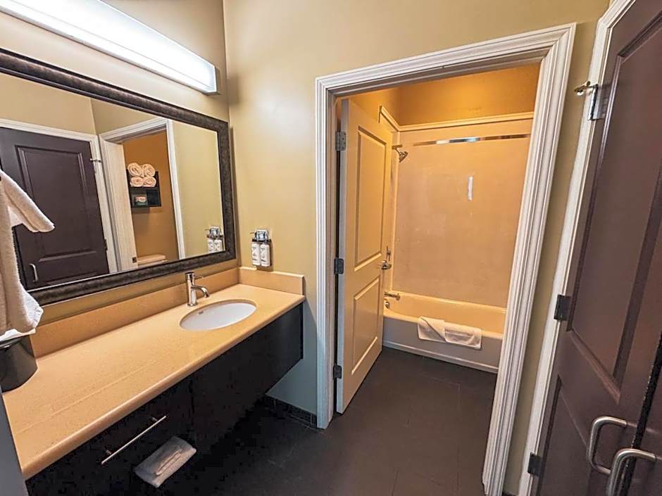 Staybridge Suites Marquette By IHG