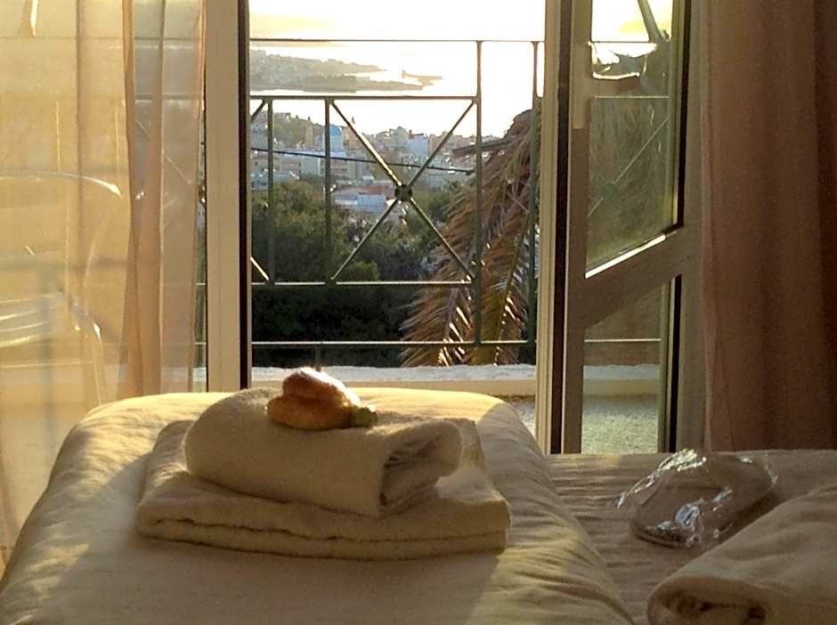 Akrotiri Hotel