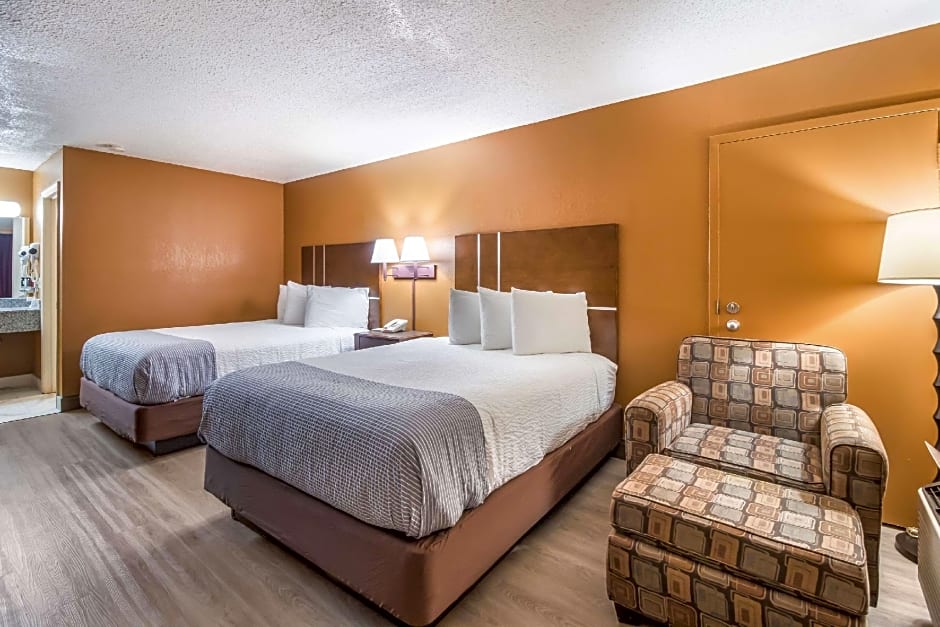 Econo Lodge Selmer