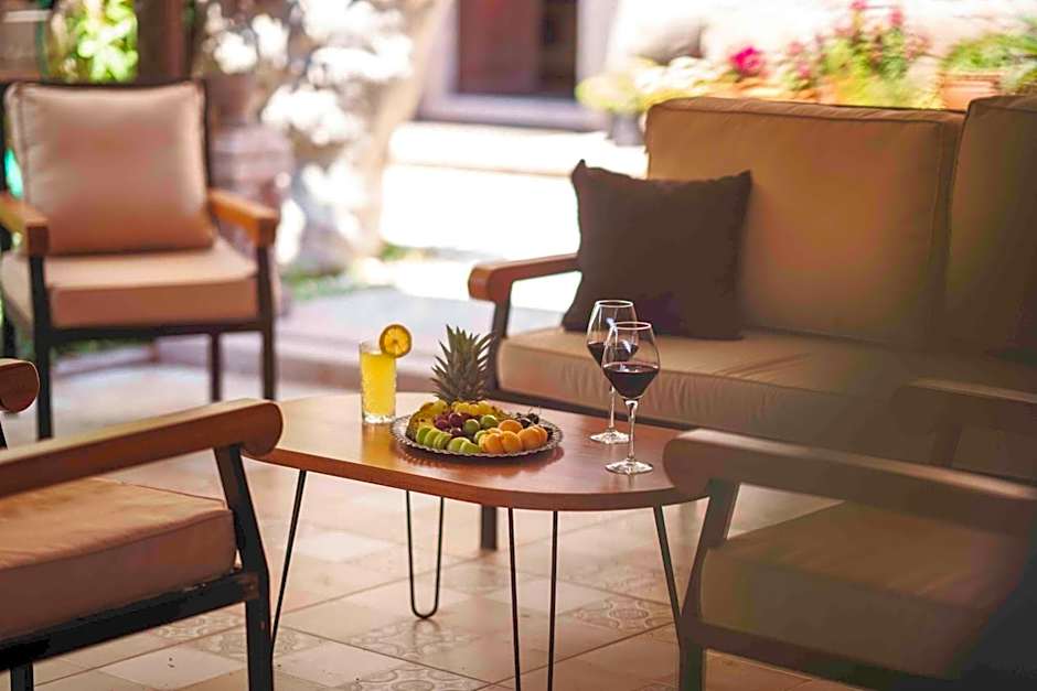 Cunda Tas Konak Otel