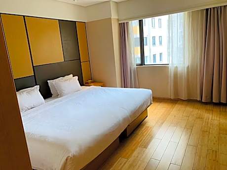 Business Queen Bed Room