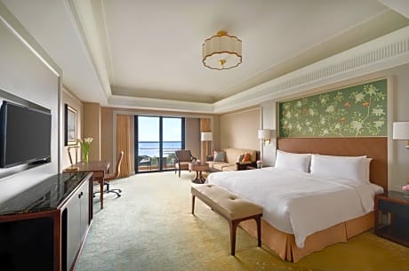 Deluxe Room with 1 kingsize bed, Ocean front