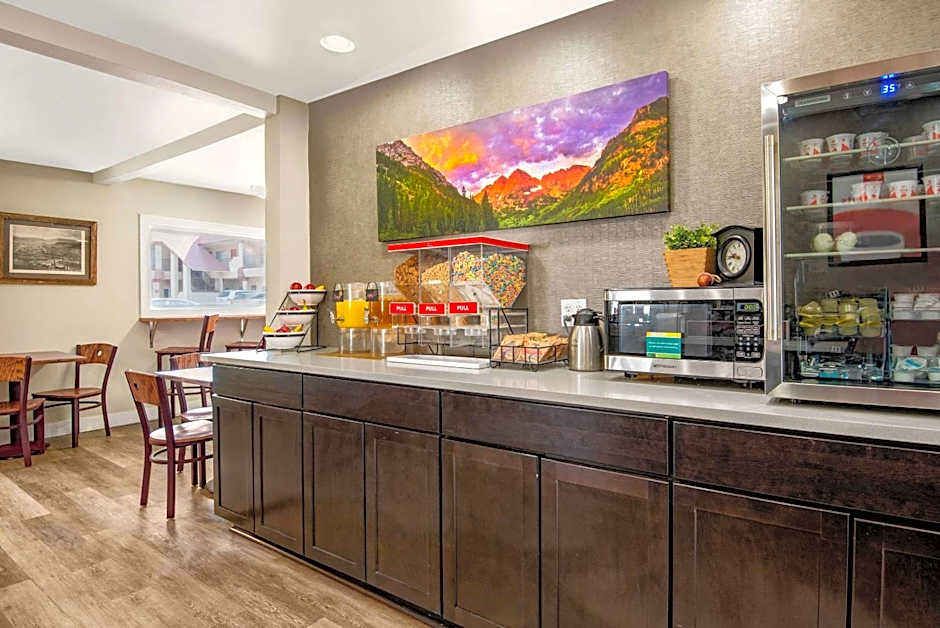 Econo Lodge Inn & Suites Durango
