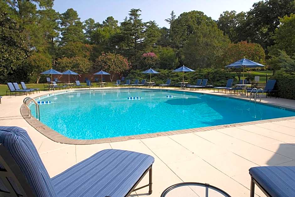 Colonial Houses, an official Colonial Williamsburg Hotel